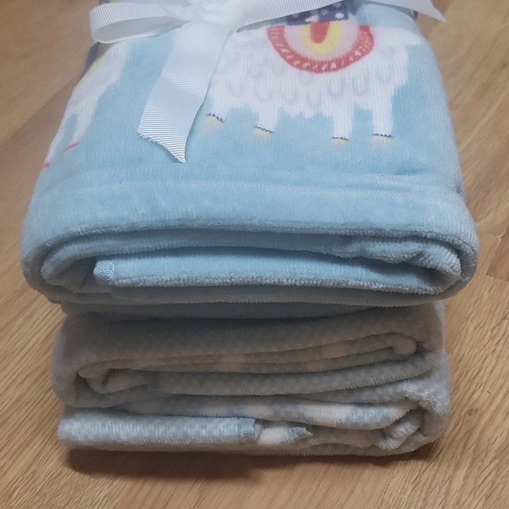 New Carolina Collection 2 sets  hand towels 4 in total Lama and reindeer